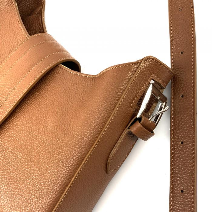 Timeless and Classic Shoulder Bag in Camel. Premium, Full-grain pebbled Leather, Handmade in Italy 2025, Free Shipping